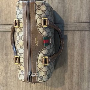 Gucci Boston Handbag original owner , back handle needs stitching
